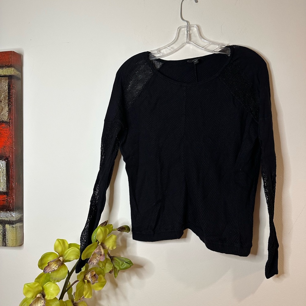 T77- Guess Black Fitted Long Sleeve sweater